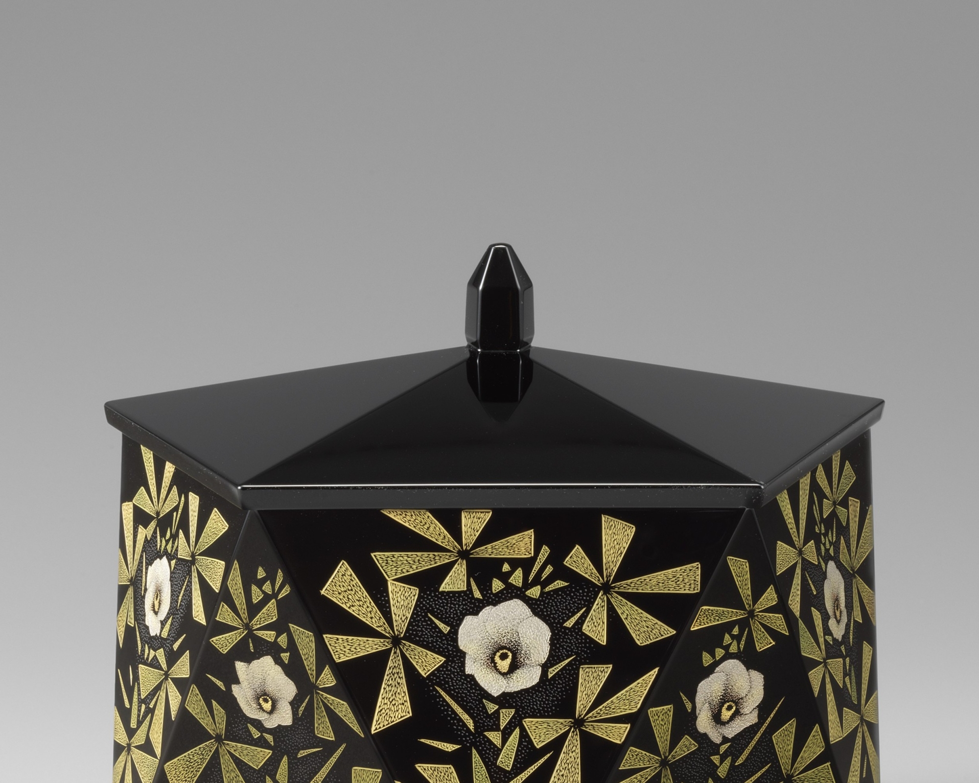 水谷内 修 　沈金蓋物「花実」