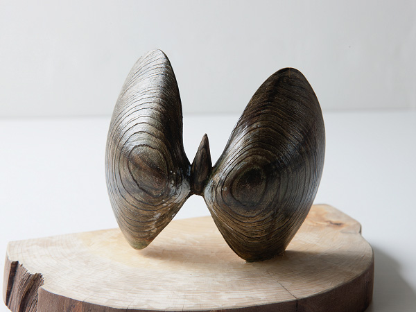蛤に就いてⅢ2014年  榧一本彫	21.0 x 13.5 x 	H 13.5 cm