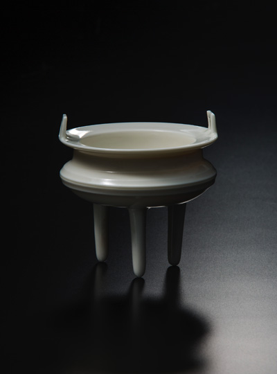  04. 林紅村「白高麗香炉」　W.8.5/D.8.5/H.9.0cm  	※参考出品 撮影：畠山たかし