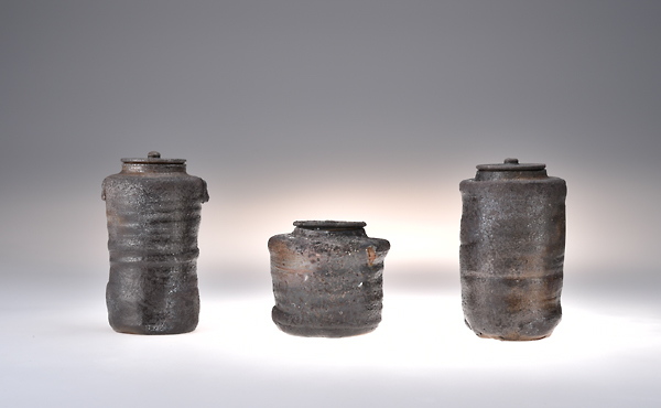  [左] 伊部耳付茶入　9.9 x 6.0 cm [中] 伊部茶入　6.3 x 6.6 cm [右] 伊部耳付茶入　6.8 x 6.0 cm
