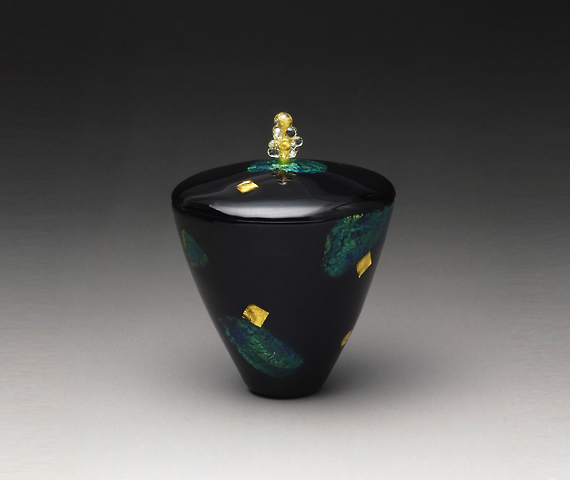 1. 金箔二層挿み斑文蓋物  直径6.0×高さ7.7 cm