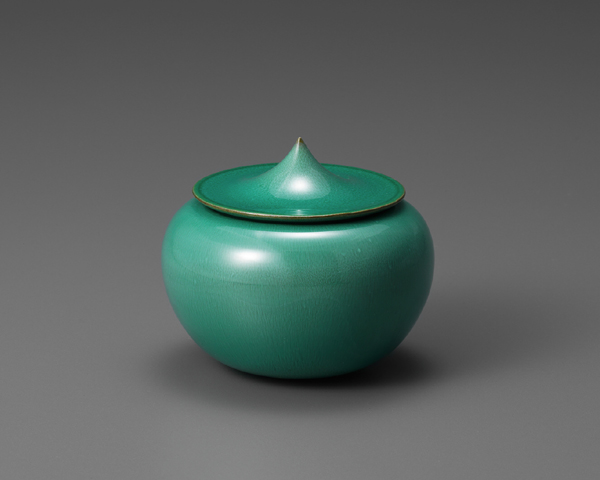  a-6. 翠瓷盒子      D.8.3 H.7.2cm