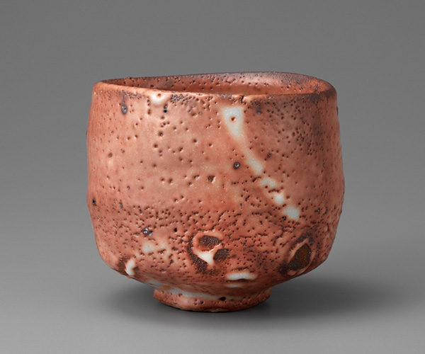  3. 赤志野茶盌 　D 12.4   H 10.6 cm