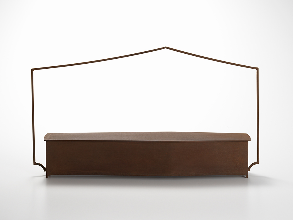  S-2.  坂井直樹  「侘び」と「錆び」の匣  D.6.0 W.35.4 H.20.2 cm 素材：鉄   技法：錆び着色、鍛金