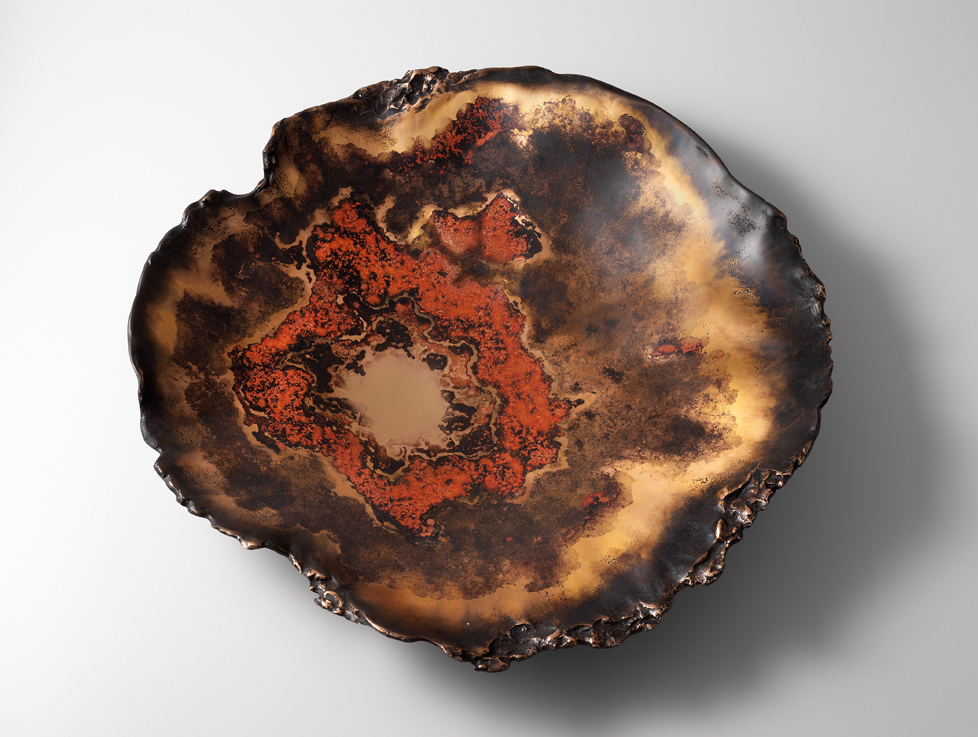 U-1.  上田　剛  interface  D.48.5 W.51.5 H.9.0 cm 素材：青銅   技法：鋳造