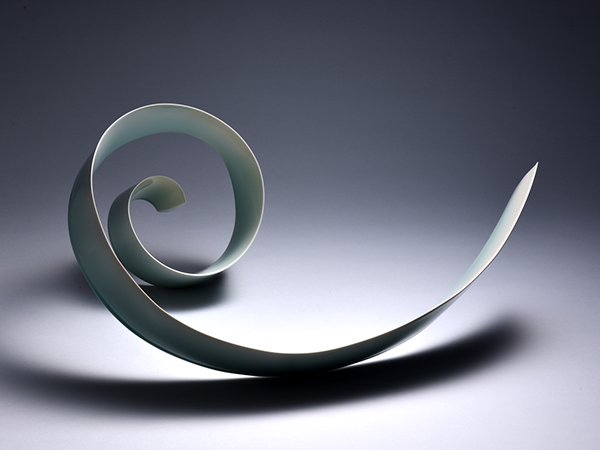 T19-32U 颪（渦）
38.0 × 19.0 × 16.5 cm