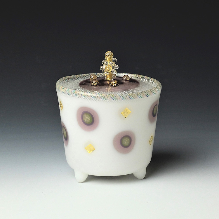  同心円文三足蓋物  Lidded container with concentric pattern  W5.8  H7.3 cm