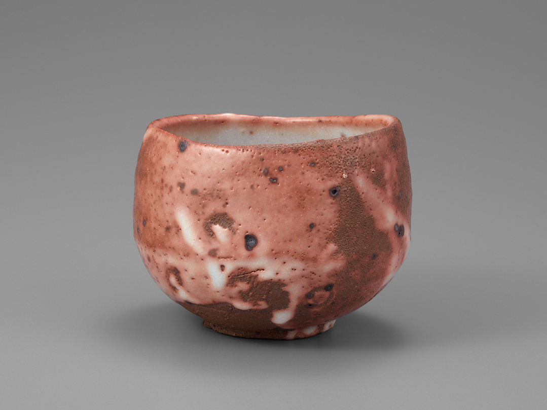  2．赤志野茶盌      D:13.0  H:10.0 cm