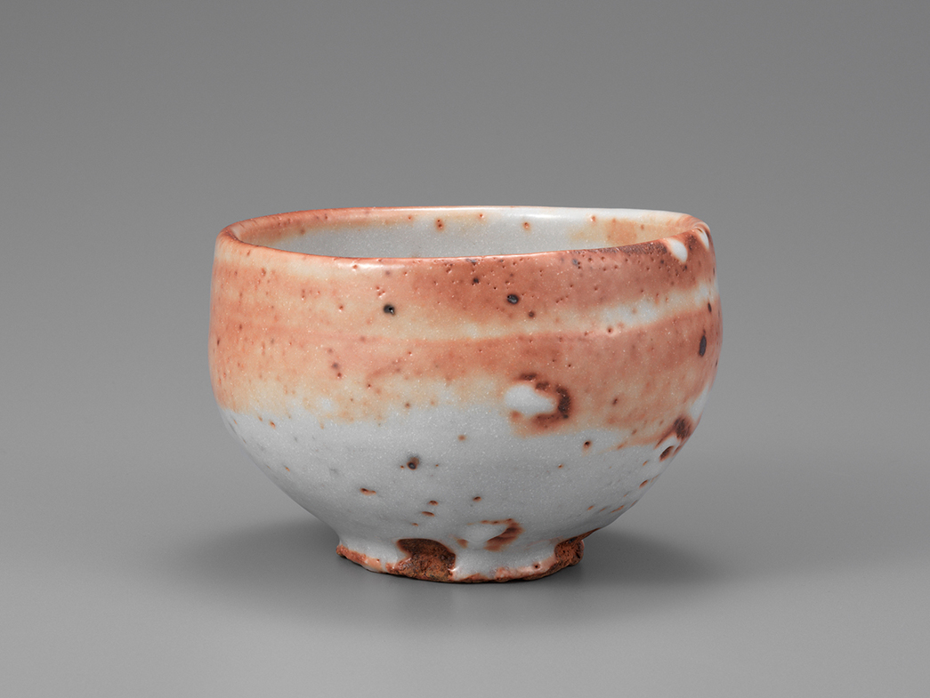 5．赤志野茶盌      D:13.2  H:9.0 cm