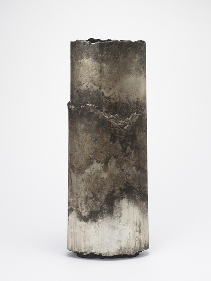 U-1.  上田 剛  haze  w.230 d.100 h.620 mm 素材：青銅     技法：鋳造