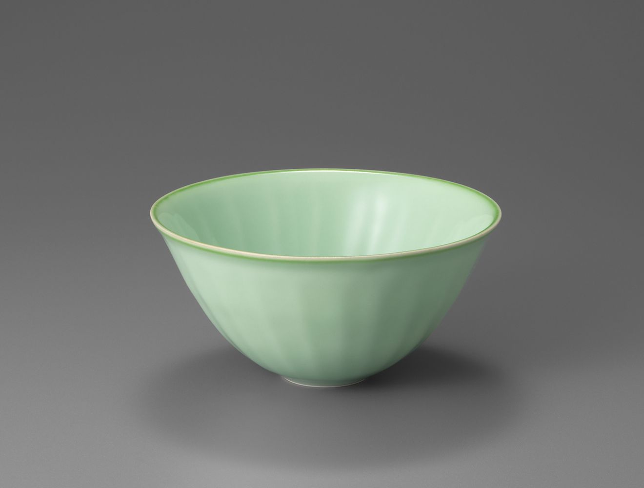 b-28  玲磁茶碗  Celadon Tea Bowl,Reiji type  D.14.7 H.7.0 cm
