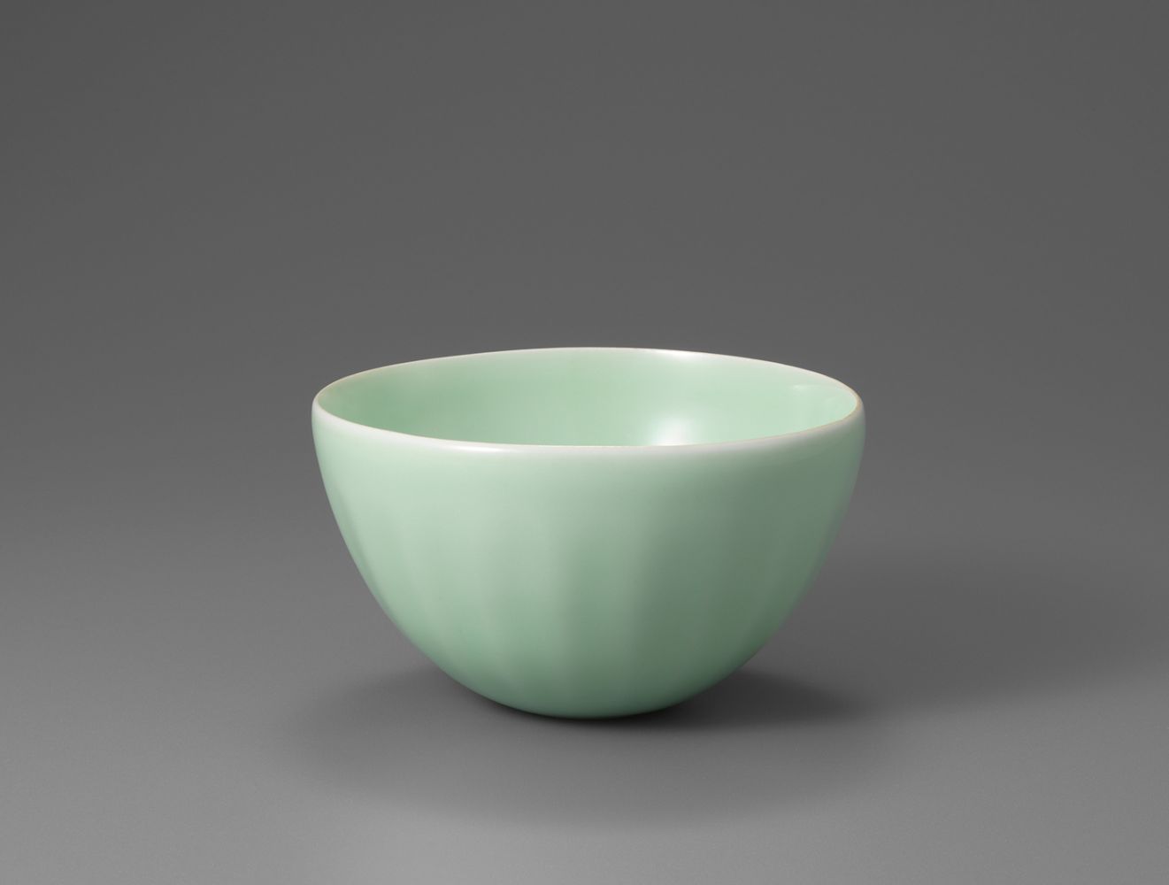  b-7  玲磁茶碗  Celadon Tea Bowl,Reiji type  D.12.1 H.6.6 cm