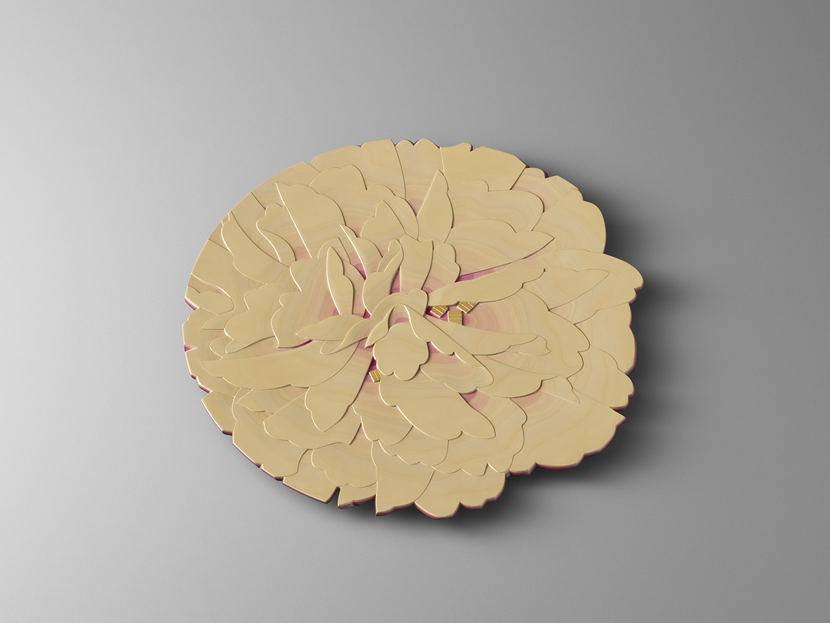 浅野絵莉    堆漆白牡丹盤D 24.6 x H 1.3 cm 技法：彫漆