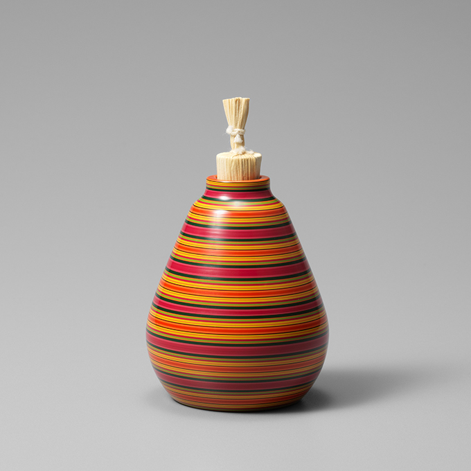 泉谷麻紀子    縞々振出 ,br>D 5.3 x H 6.5 cm 技法：堆漆