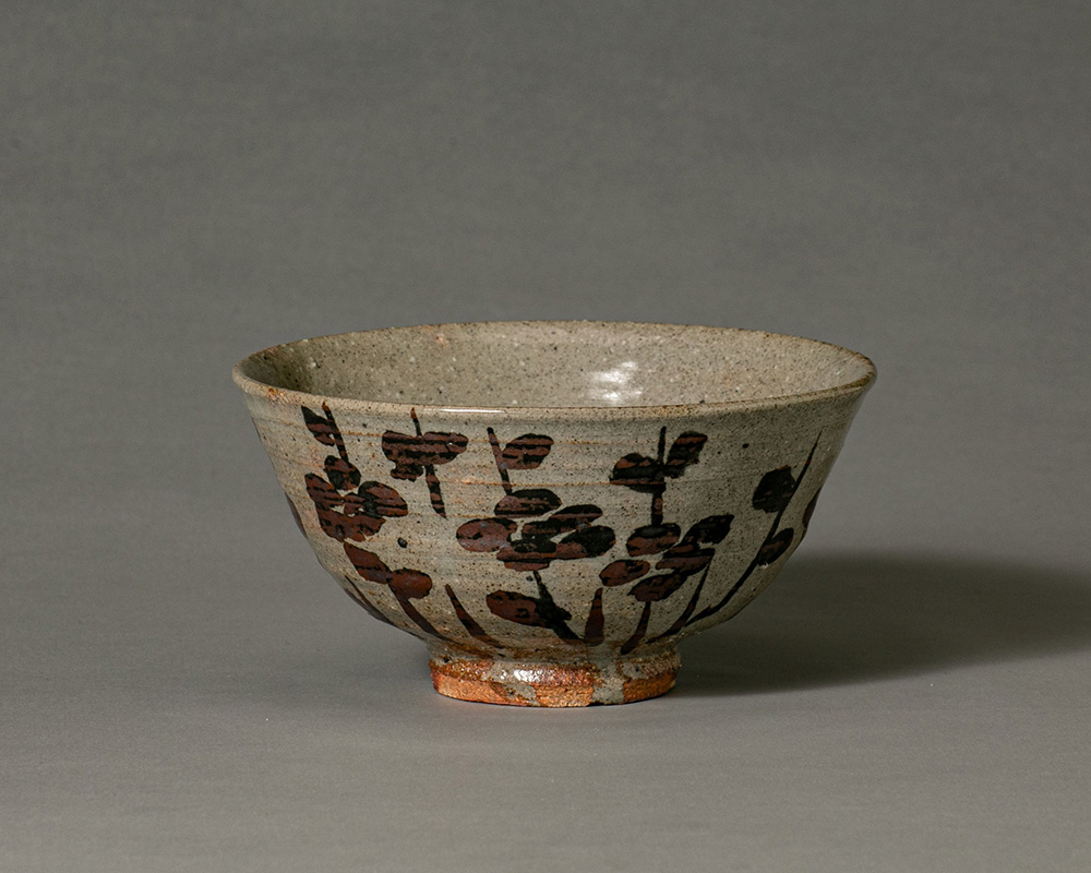 78. 鉄絵梅文茶碗   径 13.5  高 7.0 ㎝   