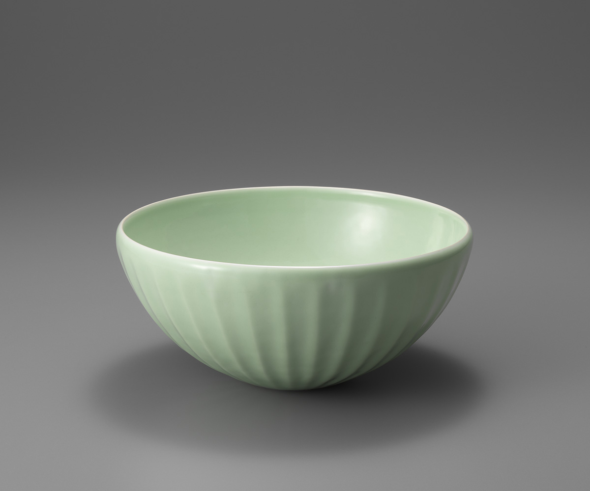 b-12  玲磁鎬鉢　D.25.8  H.11.4 cm