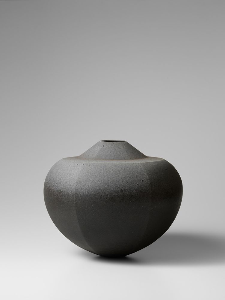 6  	焼締尖　Stoneware, 