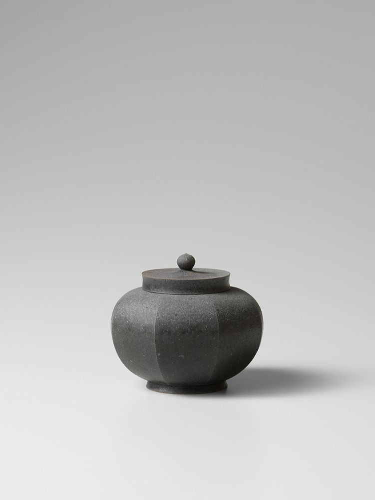 15  	焼締薬壺　Stoneware,Jar with lid  D.8.2 H.7.1 cm