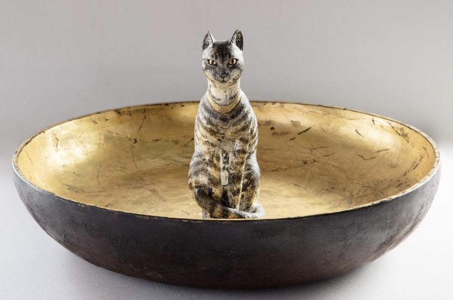 《Holy Cat – 猫盤》 桂一木彫 銀箔 金箔 H:25cm