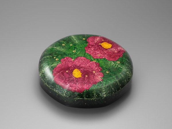 鈴木元子    乾漆蒟醤箱「花、想うひと」