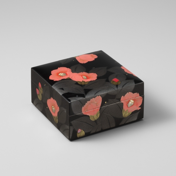 田中義光　蒔絵箱「椿咲く」 