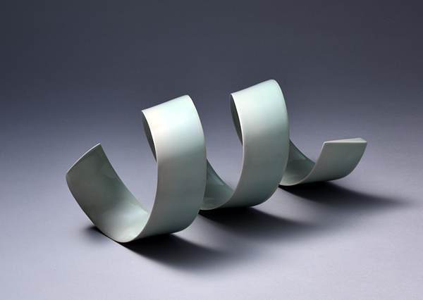 T19-31R 颪（螺旋）<br>
62.0 × 46.0 × 29.5 cm