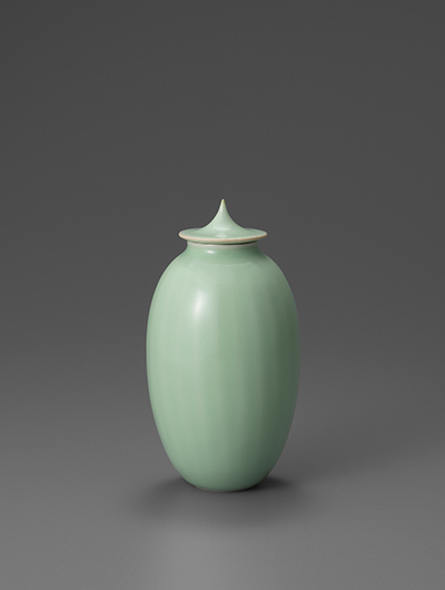 a-7 玲磁盒子<br>Celadon Lidded Cotainer,Reiji type<br>D.7.2 H.13.4 cm