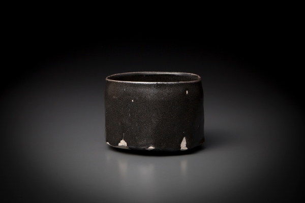 16、八坂篠モグサ土鴨川石京瀬戸黒茶盌