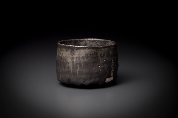 21、八坂篠モグサ土カモガワ塗土湯川石二重掛け京瀬戸黒茶盌