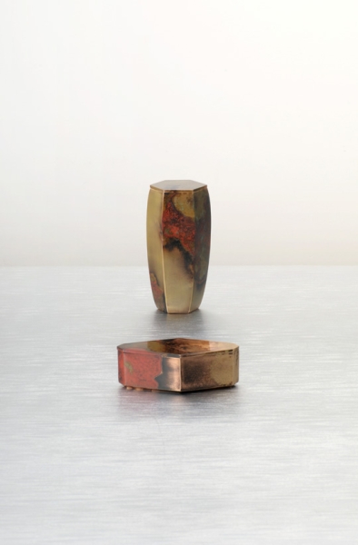 上：茶入　
下：香合