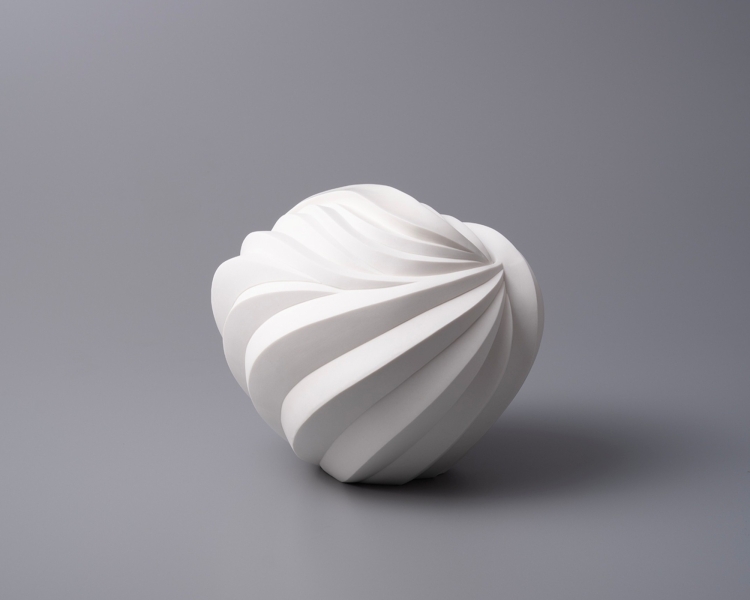 高橋奈己　白磁水指    　Nami Takahashi  Mizusashi (Water Jar), White Porcelain, 　W22.5×D21×H19cm 
